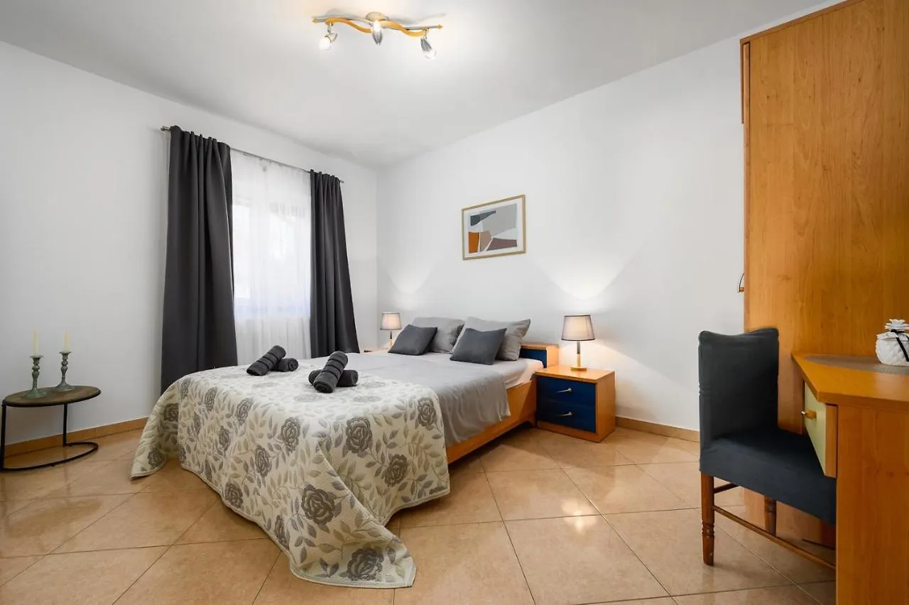 Bozica House With Apartments Murine 0*,