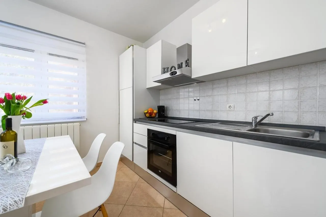 Bozica House With Apartments Murine Affittacamere