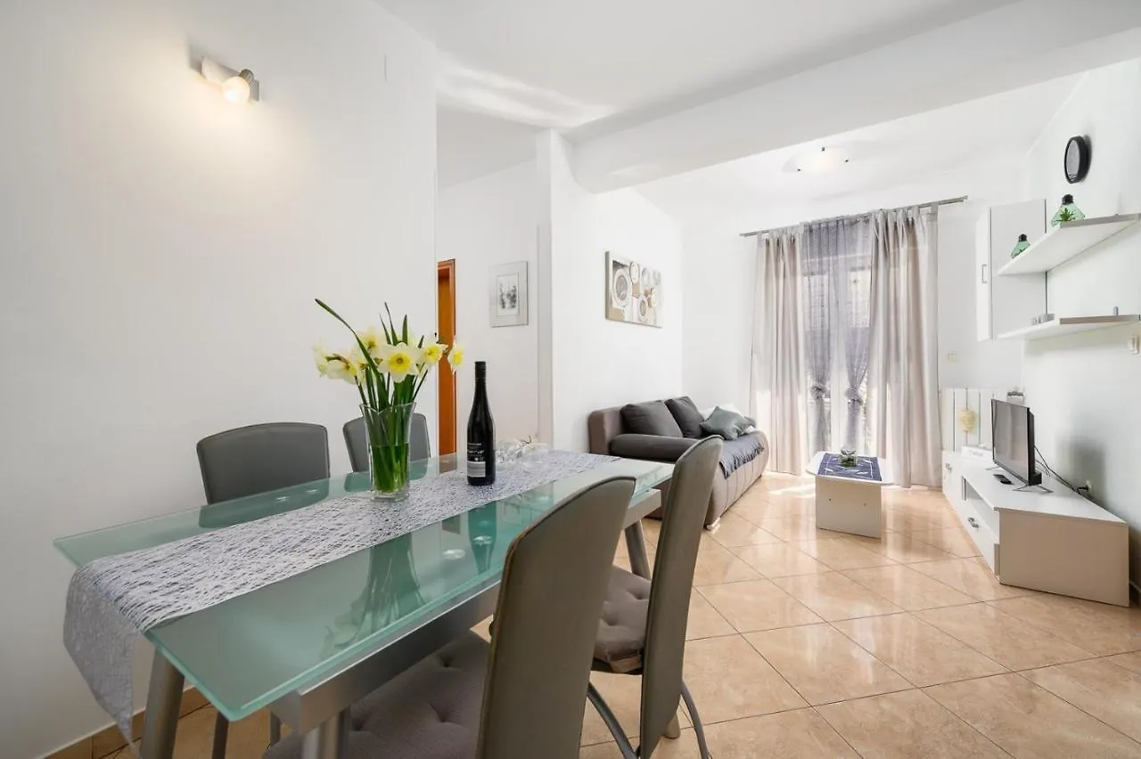 Bozica House With Apartments Murine 0*,
