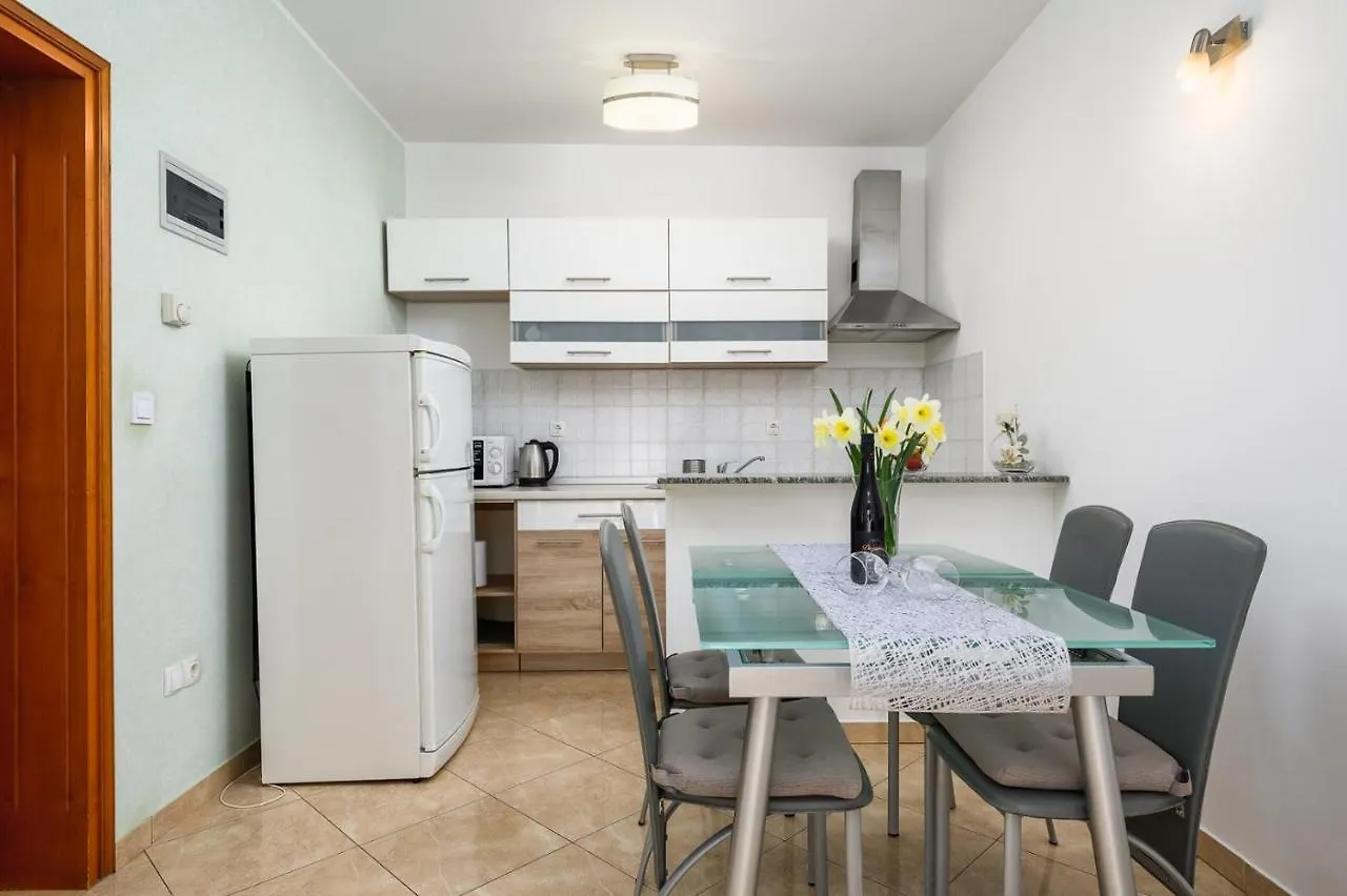 Affittacamere Bozica House With Apartments Murine Croazia