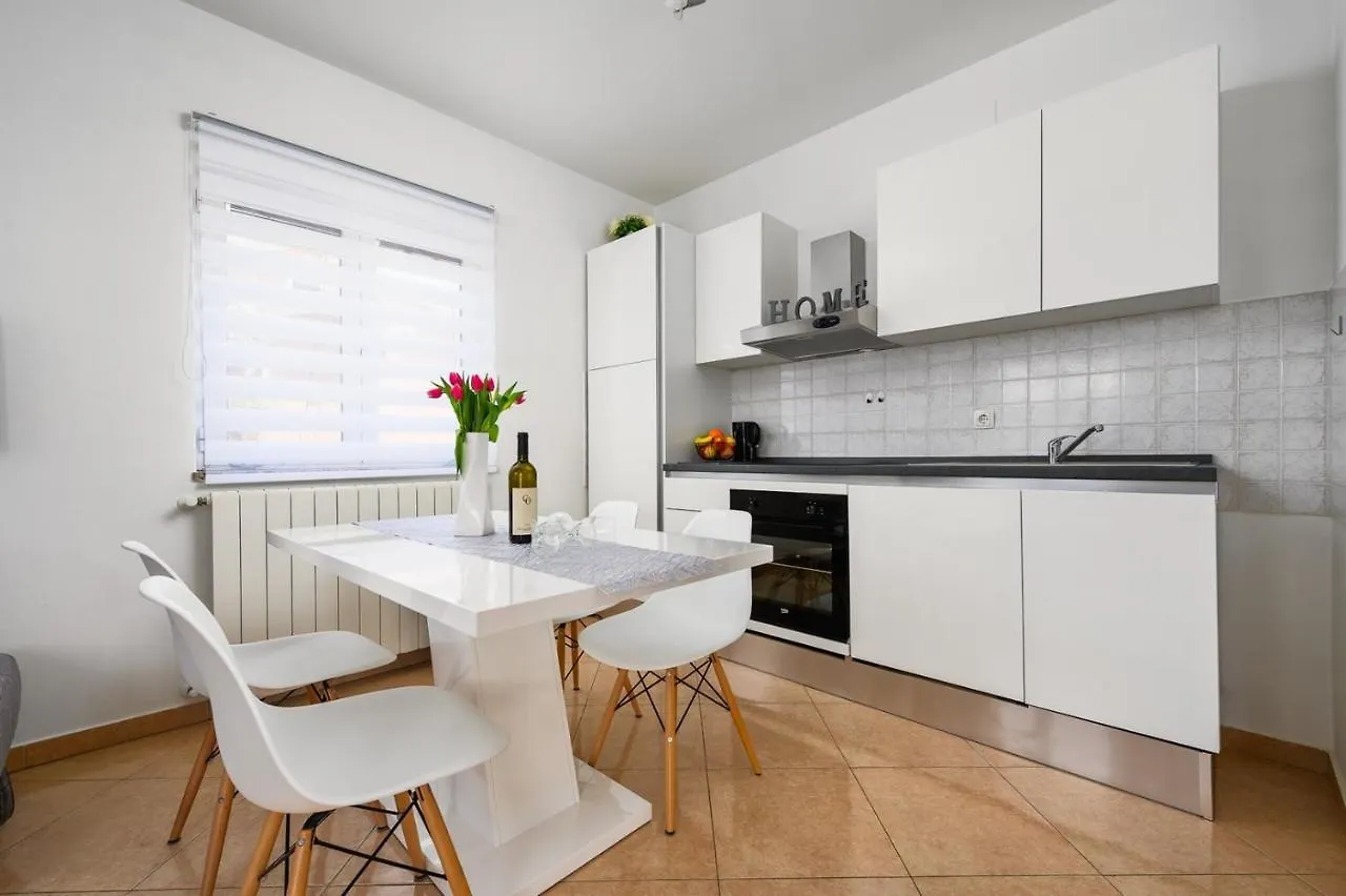 Bozica House With Apartments Murine