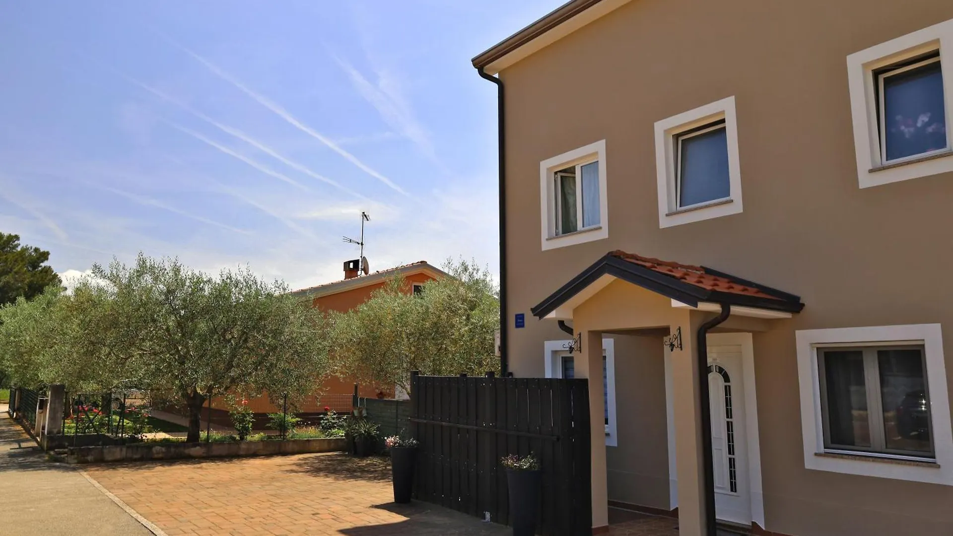 Bozica House With Apartments Murine Affittacamere